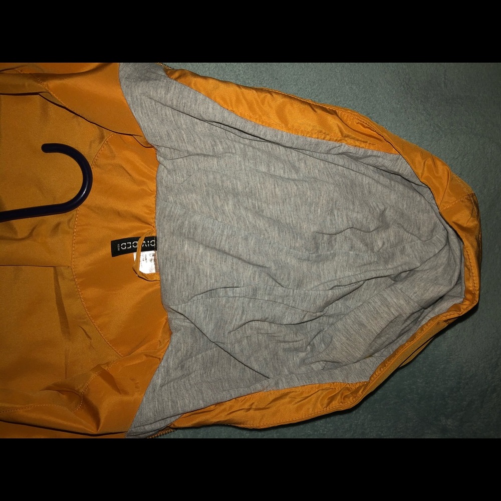 windbreaker - Picture 4 of 4